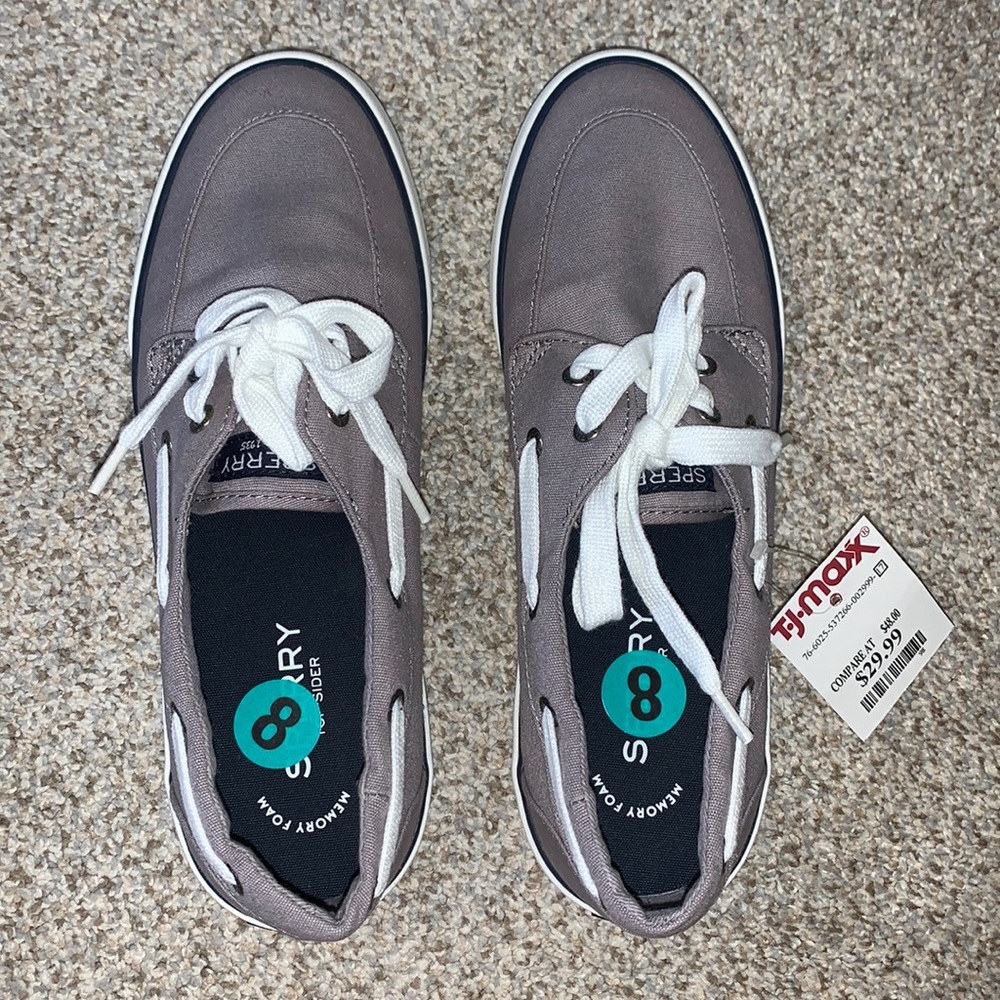 Grey sperrys